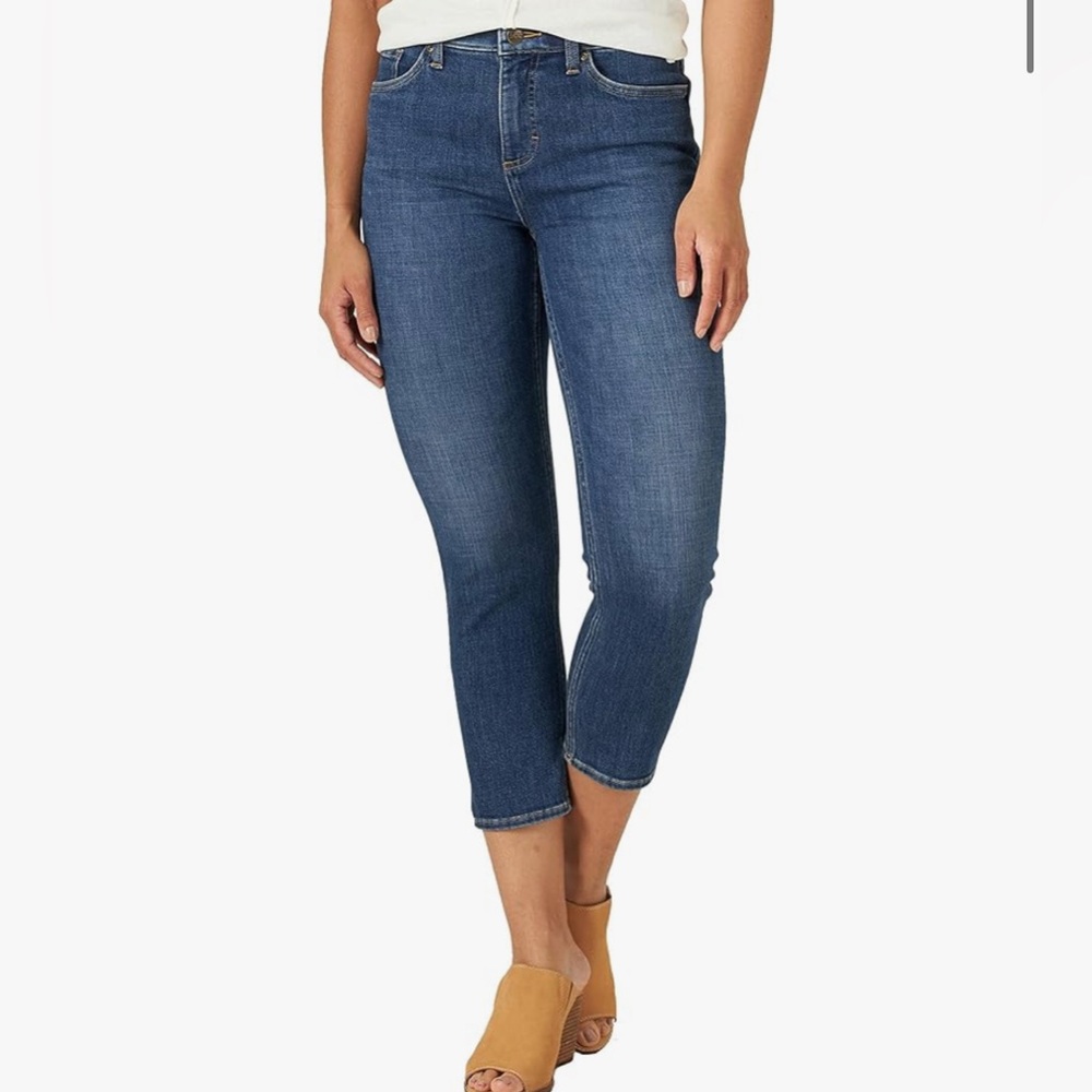 Lee crop‎ mid rise jeans size 4